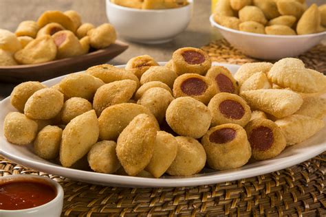  Himmel und Ääd! Uma explosão de sabores doces e salgados em um prato tradicional alemão.