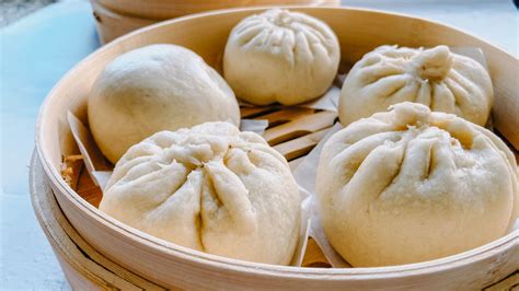  Baozi de Caranguejo: Uma Jornada Aromática Através da Massa Fofa e do Recheio Suculento de Frutos do Mar!