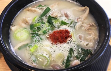  Dwaeji Gukbap: Uma sopa reconfortante e picante que te leva para as ruas de Kunsan!