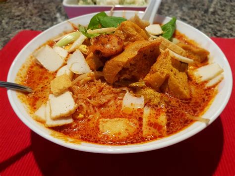  Laksa Penang: Uma Explosão de Sabores Picantes e Aromas Irresistíveis!