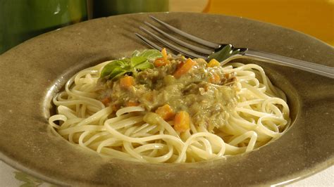  Macarrão de Batata-Doce Com Carne de Porco e Molho Agridoce: Uma Sinfonia de Texturas e Sabores Exóticos?