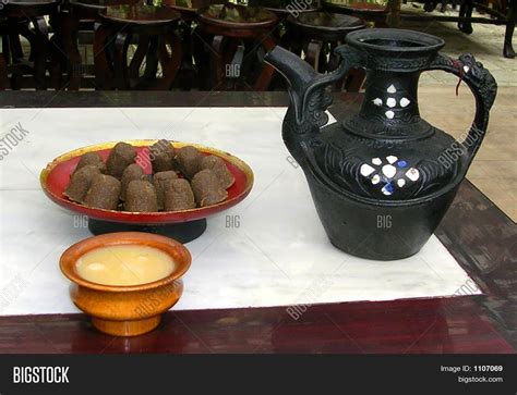   Tsampa com Manteiga de Iac, Uma Sinfonia Picante de Texturas e Sabores Aventureiros!